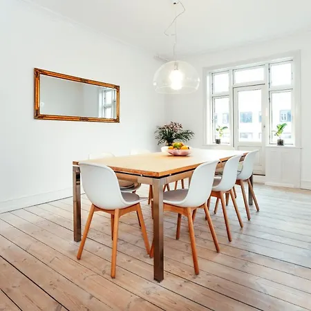 Elegant, Evocative And Cosy In Osterbro With A Panoramic View. Eco-friendly. 1km Harbour/ Beach, 3km- Center, 13km-airport. Apartment Copenhagen