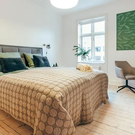 Elegant, Evocative And Cosy In Osterbro With A Panoramic View. Eco-friendly. 1km Harbour/ Beach, 3km- Center, 13km-airport. Appartamento